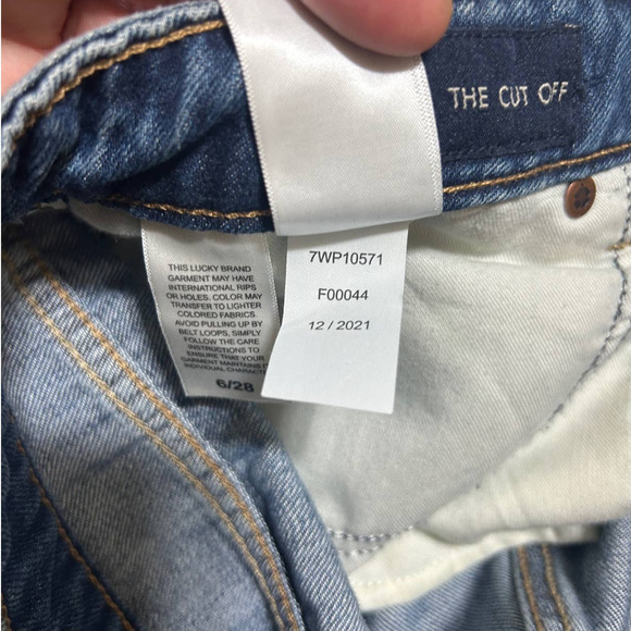 Lucky Brand The Cut off Button Fly Shorts 6/28 Ripped Distressed Raw Hem Lt Wash - Picture 9 of 9